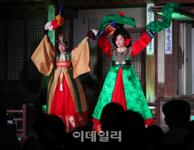 [포토] '창덕궁 달빛기행' 전통 예술 공연