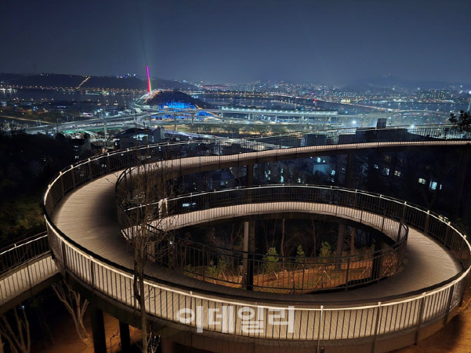[포토] 양천구, '용왕산 스카이워크' 조성