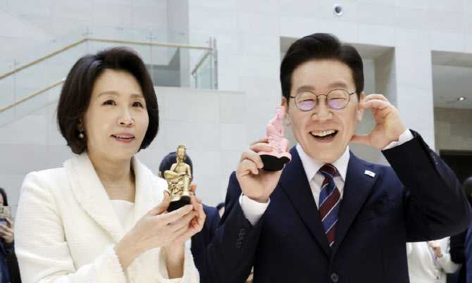 “李 대통령 부부와 인사하는 꿈 꾸고…” 복권 1·2등 당첨