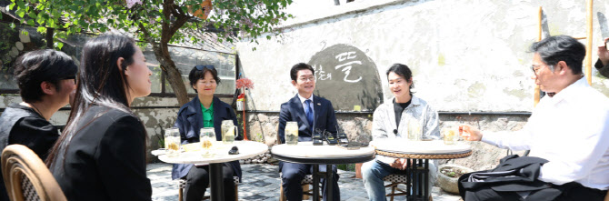 [포토]북촌 상인과 전문가들 만난 정원오 서울시장 후보