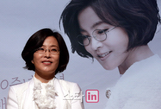 이선희, 4년 공백 깼다…자작곡 담은 신보로 오늘 컴백