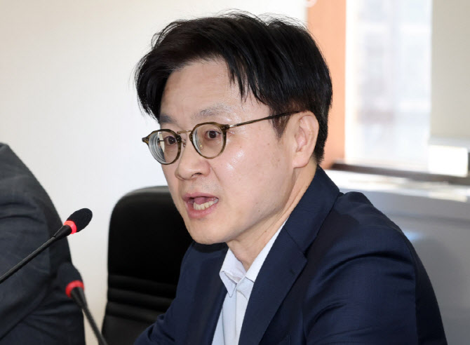 [포토]원유·나프타 수급 애응 점검회의하는 주재하는 김정관 산자부 장관