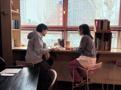 대학로에 완성한 희곡의 아지트 '인스크립트'[신문경의 독서문화기행]