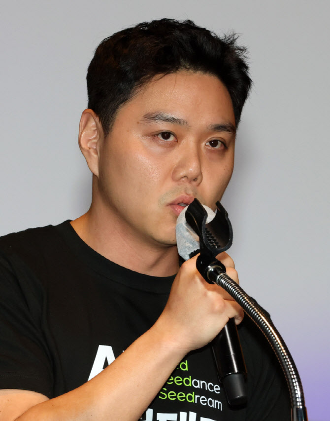 [포토 K-COMMERCE Summit 2026에서 강연하는 우현창 바이트플러스 AI파트너십 & 세일즈 스페셜리스트