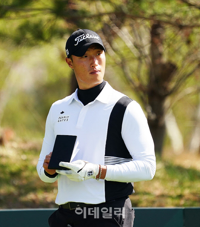 [포토] 김용태, 면밀히 살피는 코스