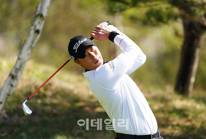 [포토] 김용태, 아이언으로도 충분하다
