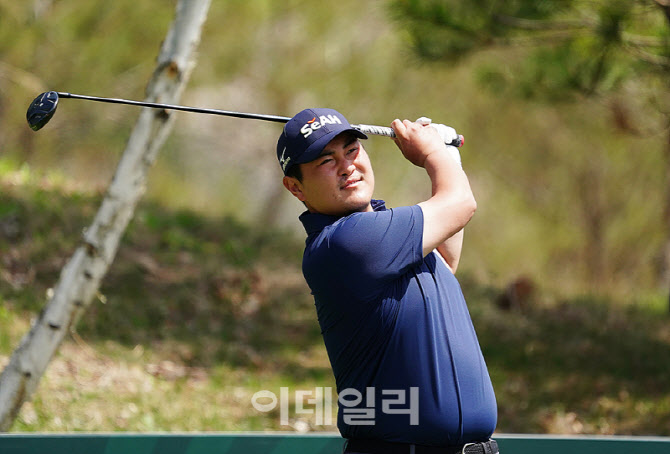 [포토] 고석완, 타구 방향을 살핀다
