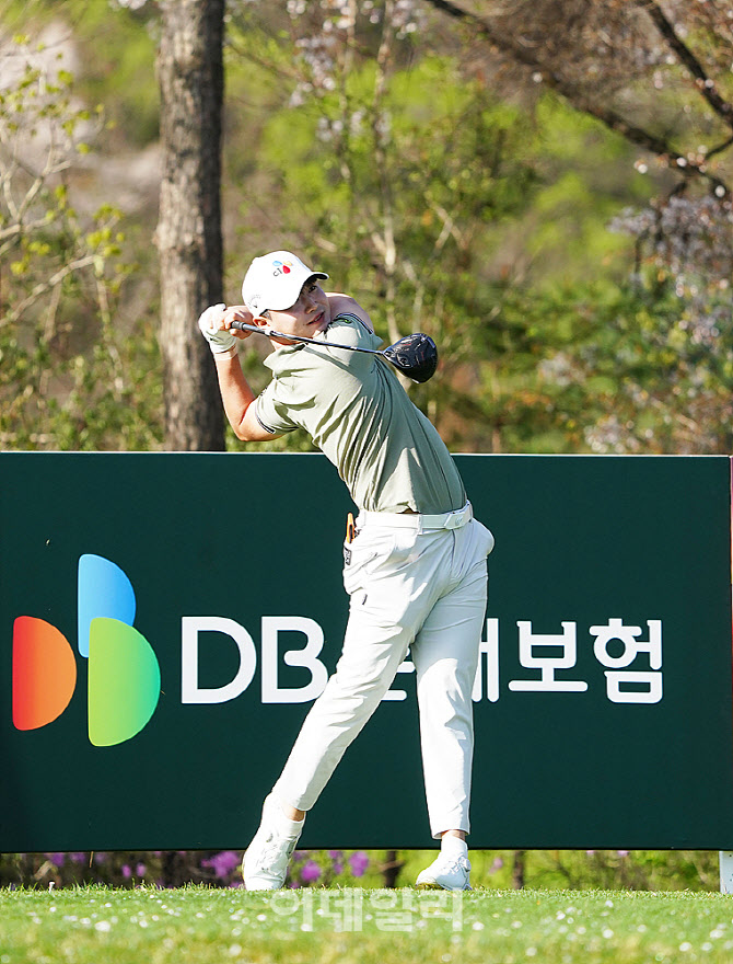 [포토] 배용준, 다이나믹한 스윙으로
