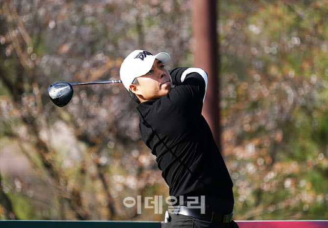 [포토] 신상훈, 복귀샷을 날린다