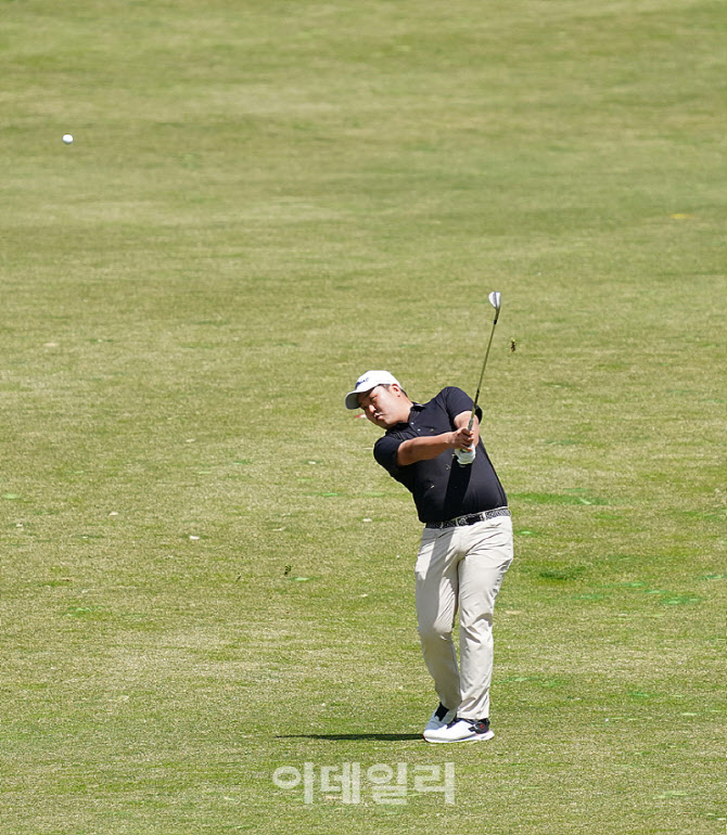 [포토] 김찬우, 정확하게 핀을 향해