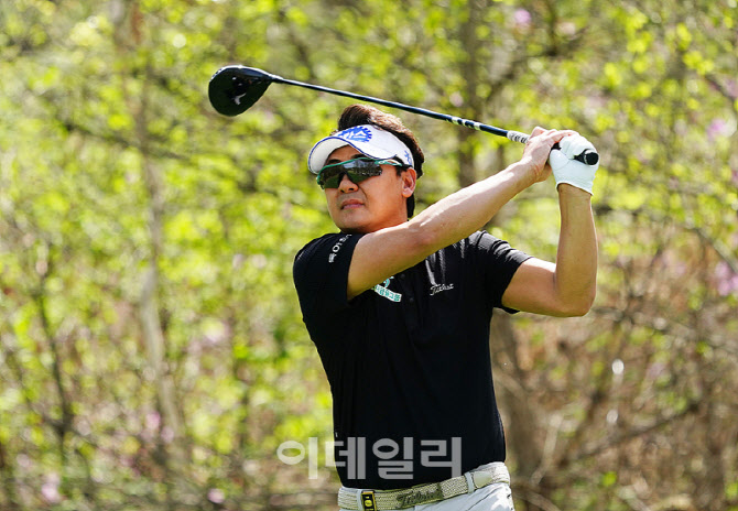 [포토] 박상현, 통증을 이겨내며