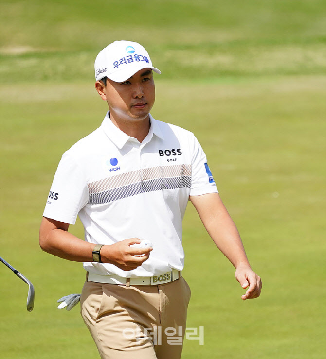 [포토] 홀아웃하는 조우영
