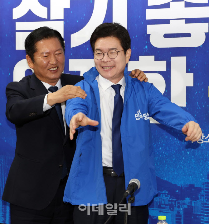 [포토]현장최고위, '당 점퍼 입는 정원오 서울시장 후보'