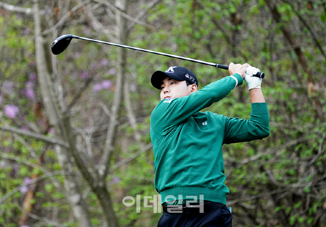 [포토] 김상현, 호쾌한 스윙으로 날린다