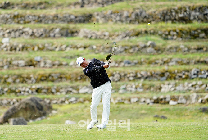 [포토] 이동환, 강한 타구로 보낸다