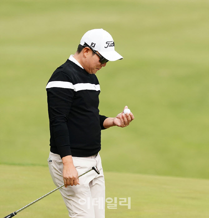 [포토] 김경태, 긴거리 버디 성공