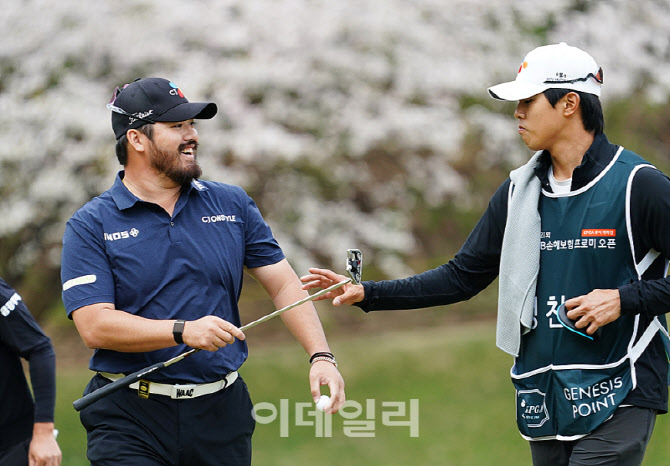 [포토] 정찬민, 타수를 잃었지만 긍정적