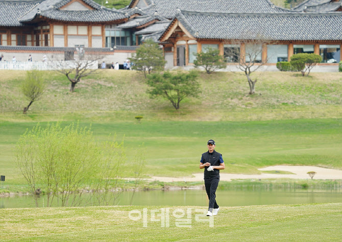 [포토] 이성호, 라비에벨을 걷다