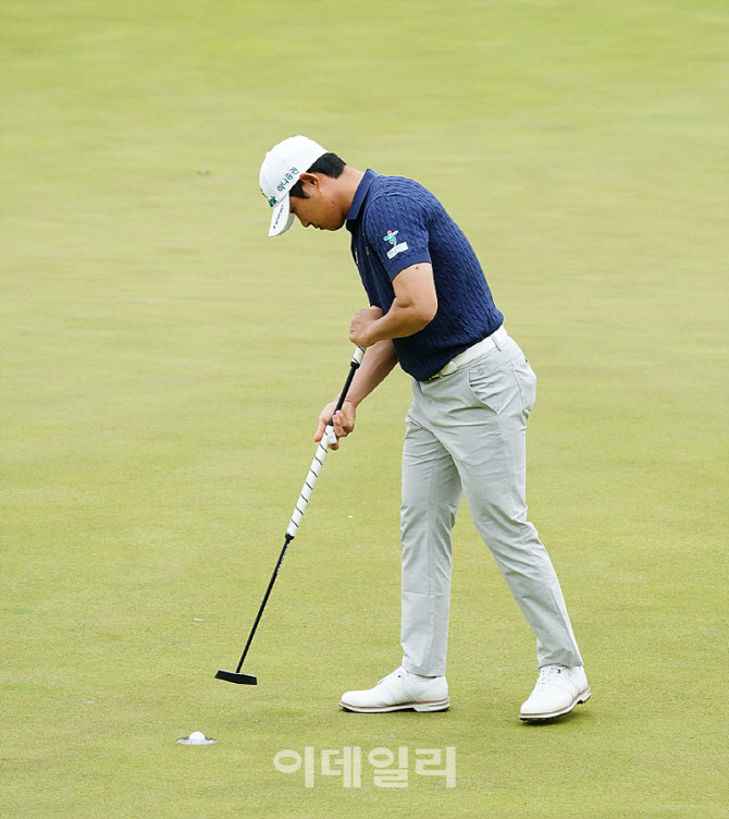 [포토] 박은신, 탭인 버디로 마무으리