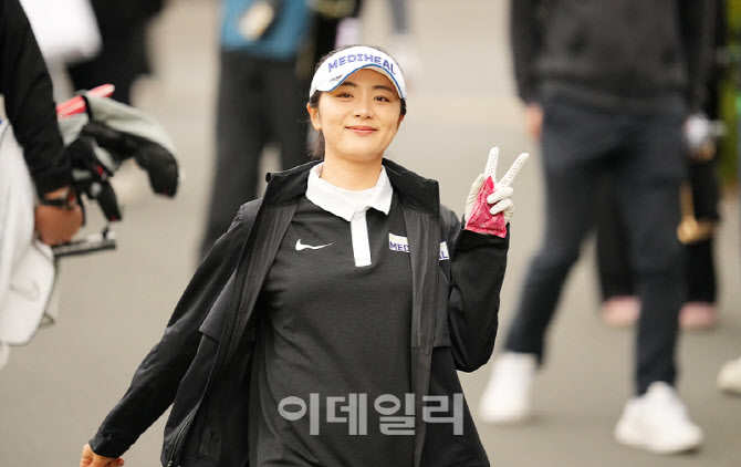 [포토]손예빈,우승 위한 브이 미소