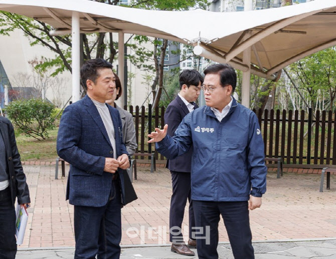 [포토] 강서구, 등마루근린공원 점검