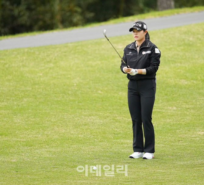 [포토]신이솔,신중하게 바라본다