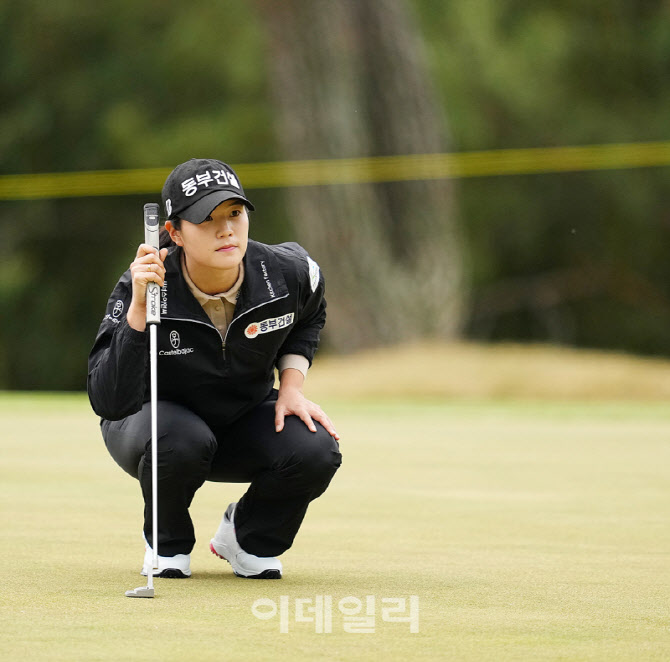 [포토]신이솔,첫 홀 버디를 노린다