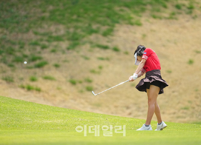 [포토]홍예은,파워풀 아이언 임팩트