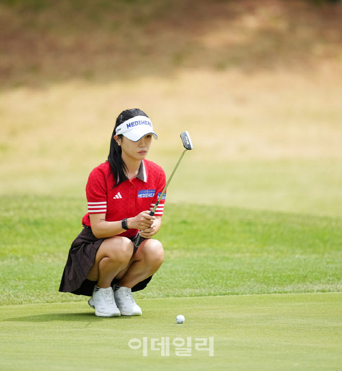[포토]홍예은,버디를 정조준한다