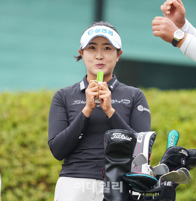 [포토]김민주,에너지를 먹어야죠