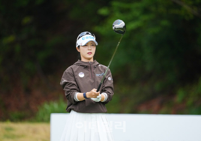 [포토]전예성,무빙데이 선두를 정조준