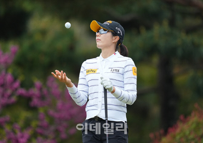 [포토]안송이,저글링 하며 여우롭게