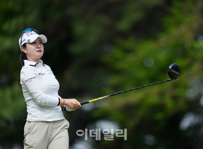 [포토]이승연,타구 방향 확인