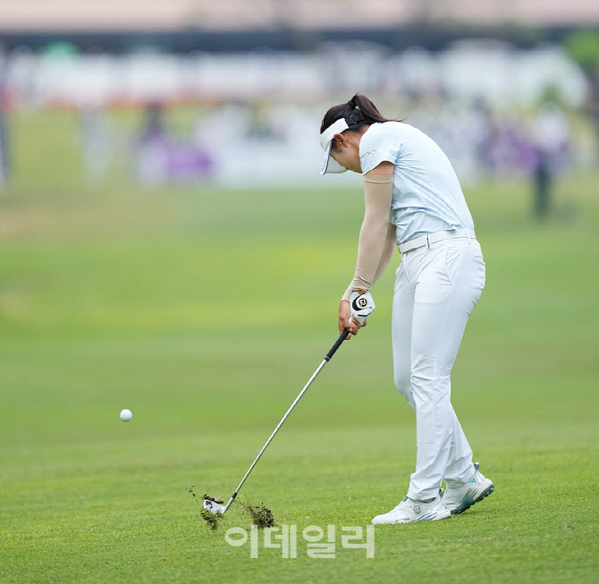 [포토]서교림,노련한 아이언 임팩트