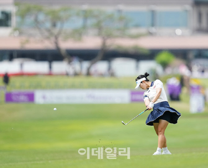 [포토]전예성,우승 향한 아이언샷