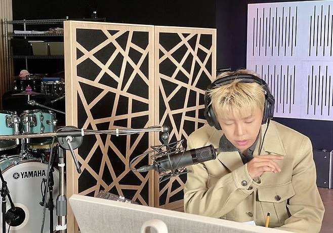 '금발 머리 변신' 임영웅, 세계 1위 유튜버 영상서 한국어 더빙