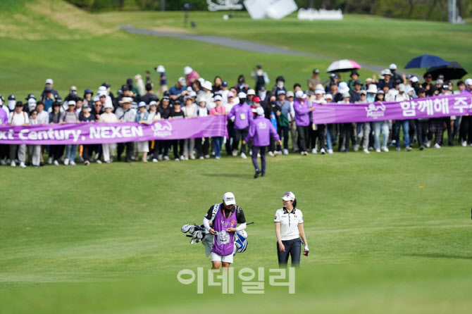 [포토]김민선,구름 갤러리와 함께하는 발걸음