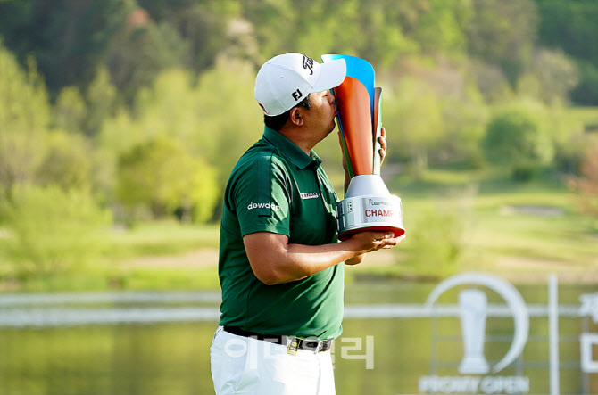 [포토] 이상엽, 대역전극 펼치며 감격 우승