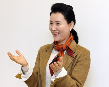 "장단 갖고 노는 즉흥적 몸짓에 속도 버무렸죠"