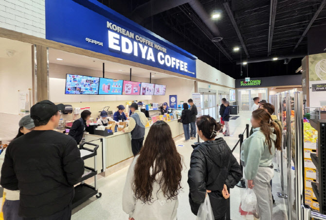 이디야커피, K커피 `북미 확장` 나선다…캐나다 토론토에 1호점