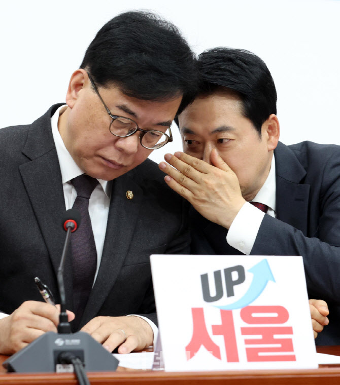[포토]장동혁-송언석, '어떤 대화 나누길래'