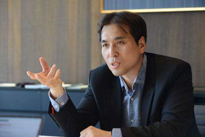 "세금 낼 땐 프리랜서, 퇴직금 요구 땐 근로자”