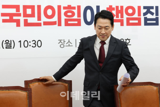 [포토]입장하는 장동혁 대표