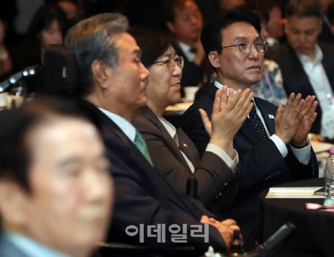 [포토] 장애인의날 기념식 참석한 김민석 총리