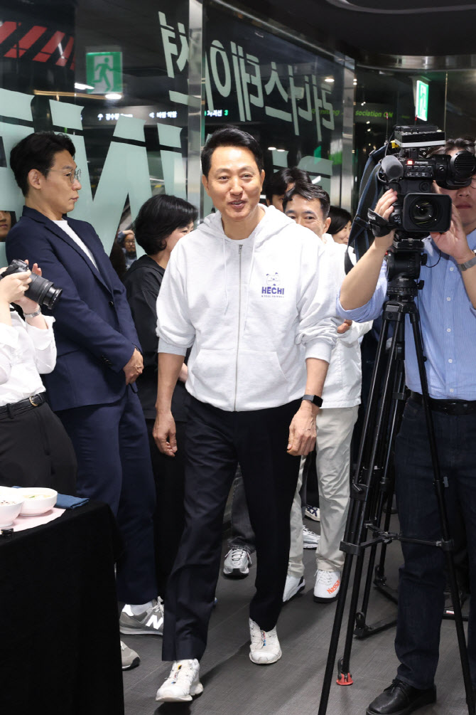 [포토]러너스테이션에 온 오세훈 서울시장