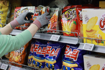 또 닫힌 호르무즈…속 타는 식품업계 “5월 고비”