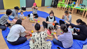 “5천원으로 카네이션 만든다”…롯데마트, 가성비 문화센터 개강