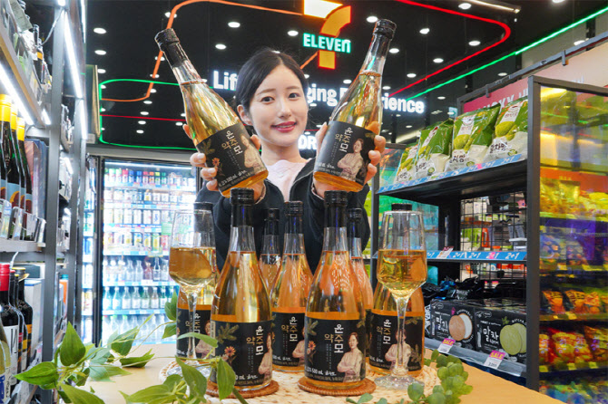 세븐일레븐, 흑백요리사 윤주모 셰프 협업 약주 출시