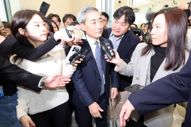 [포토]질의받는 신현송 신임 한국은행 총재