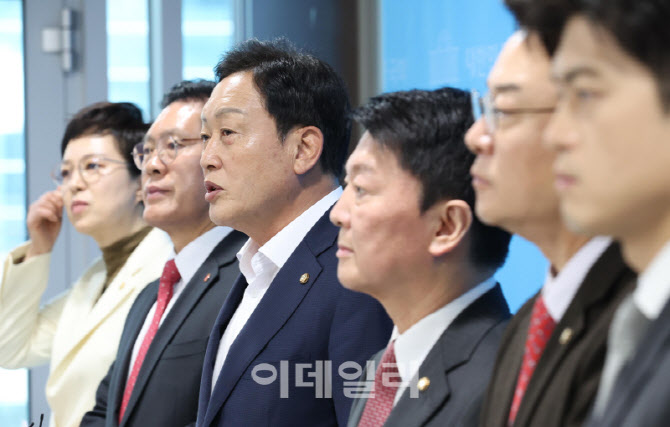 [포토]경기도 자체 선대위 추진, '기자회견 나선 국민의힘 의원 6인'